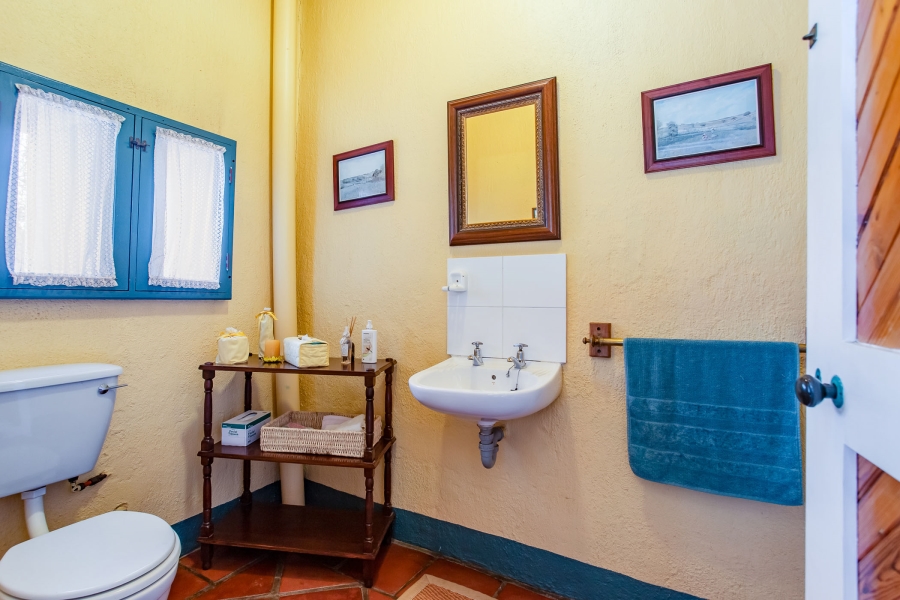 5 Bedroom Property for Sale in Uitsig Western Cape